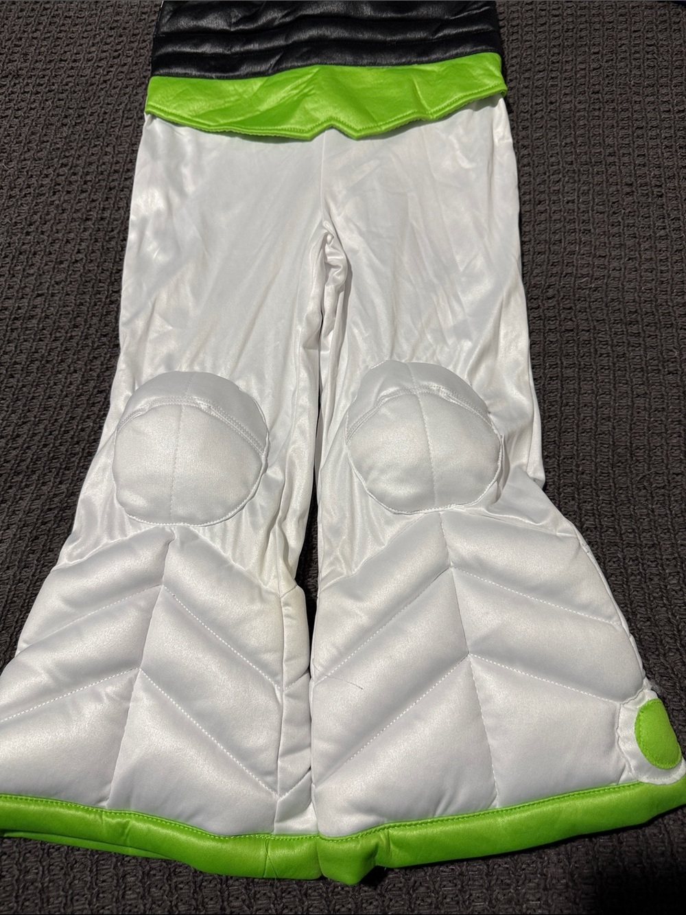 Disney Toy Story Buzz Lightyear Space Hero Costume with Wing Pack - Picture 5 of 9